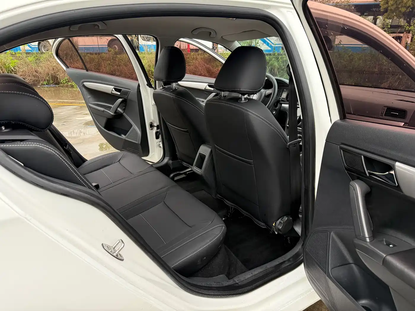 Volkswagen Lavida 2015 1.6L Automatic Trend Edition фото 10