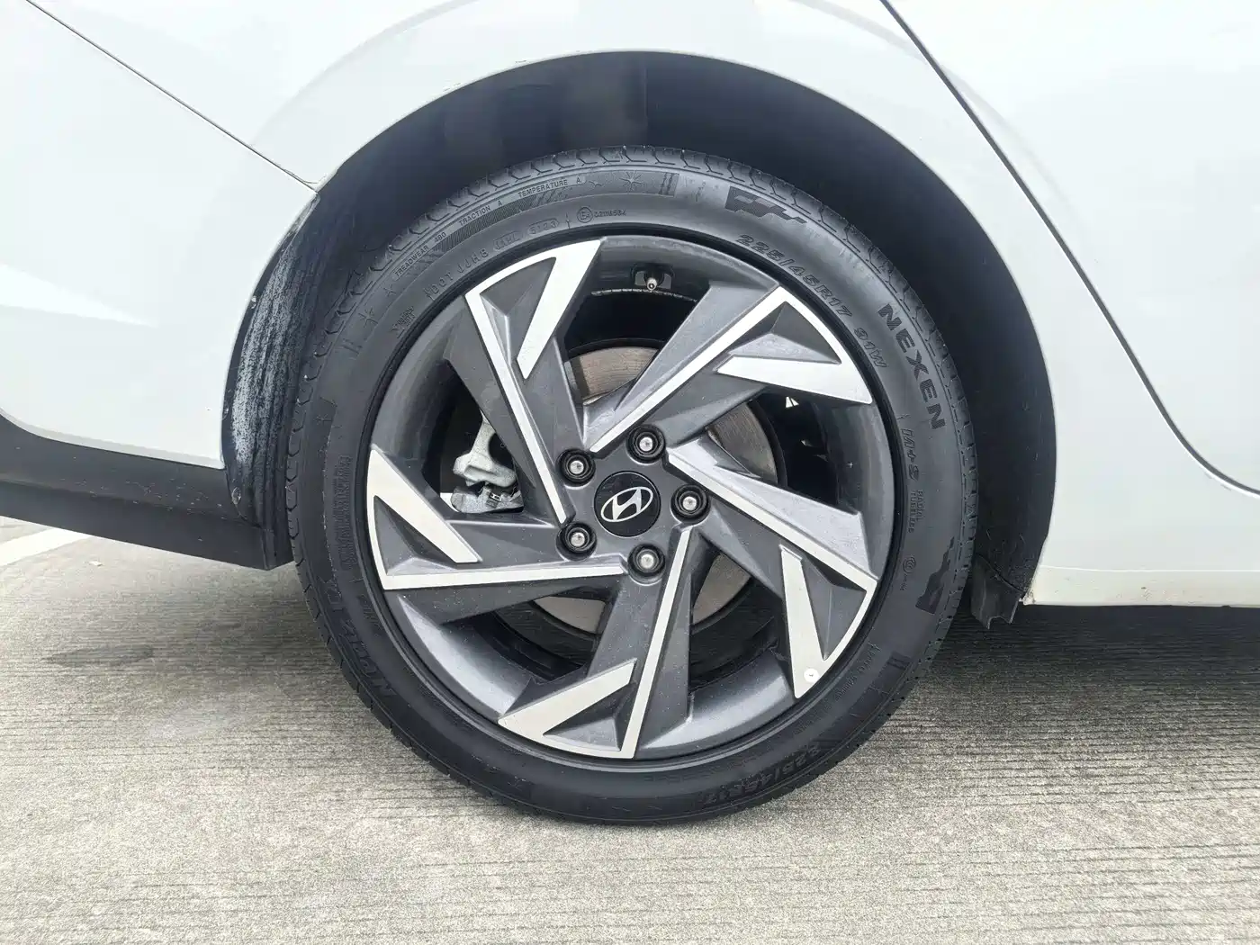 Hyundai Elantra 2023 1.5L CVT GLX Elite Edition фото 4