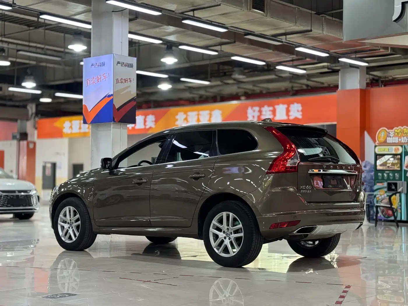 Фото 6 - Volvo XC60