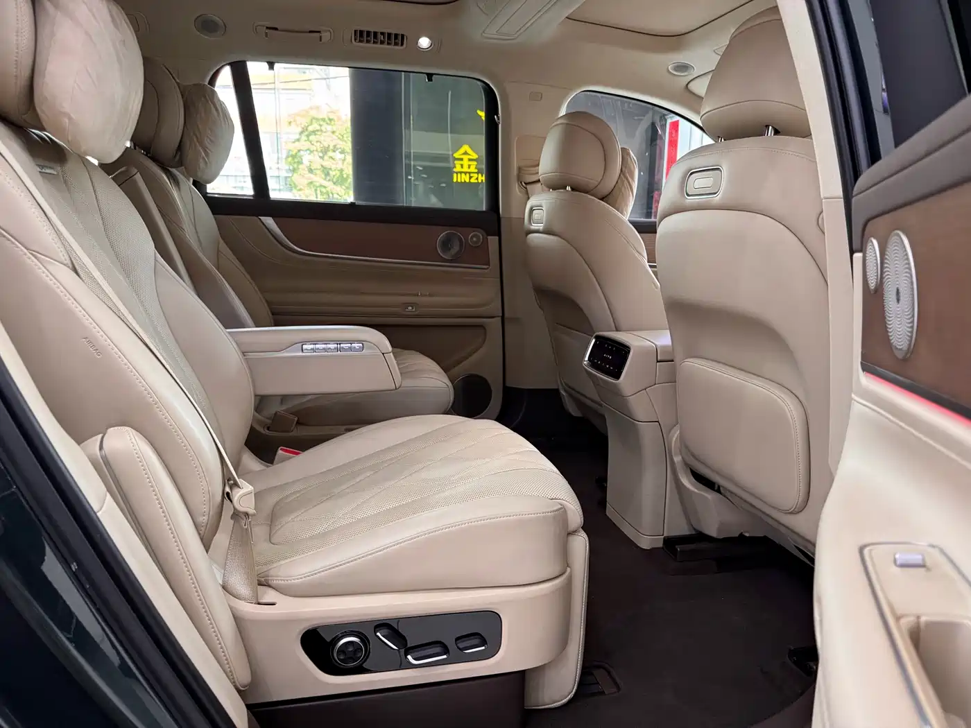 AITO Wenjie AITO M9 2024 Extended Range Ultra 42kWh 6-Seater фото 17