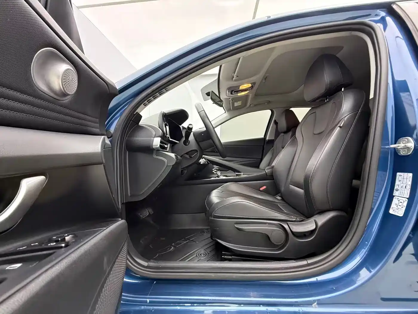 Hyundai Elantra 2022 1.5L CVT GLX Elite Edition фото 11