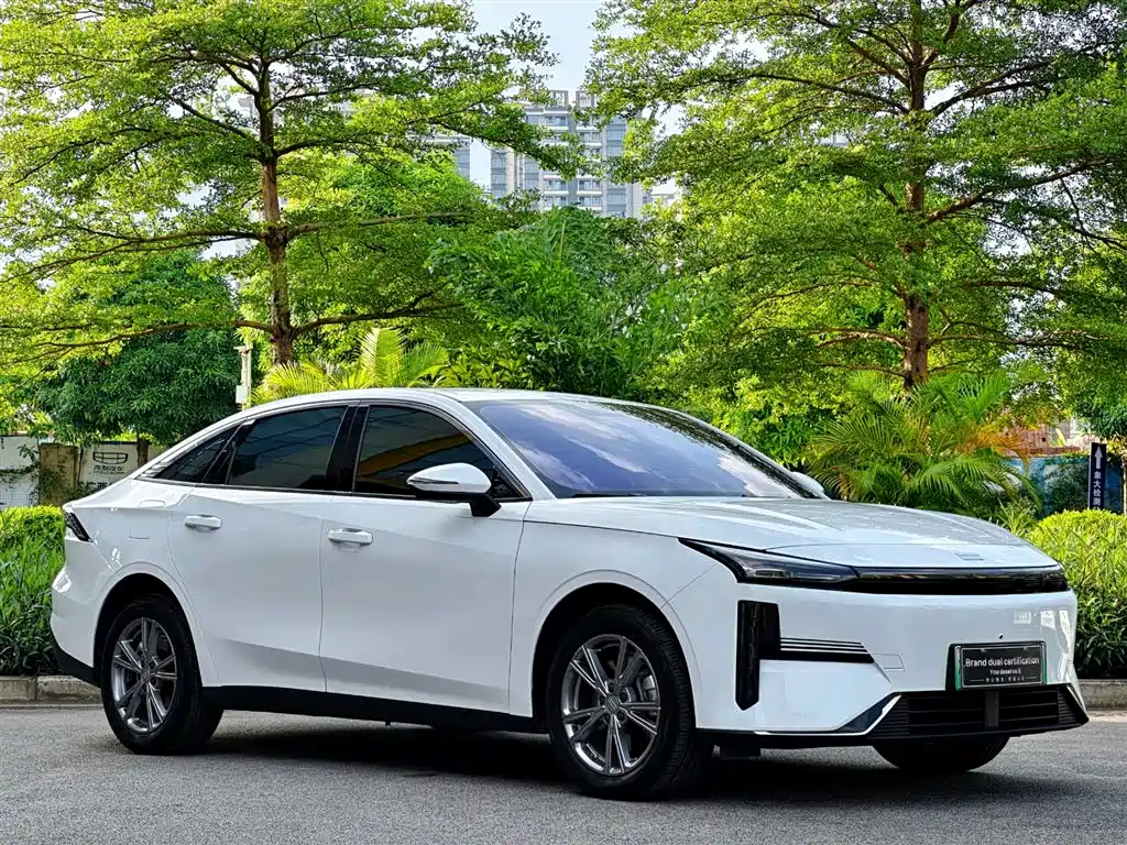 Geely Galaxy Galaxy L6 2025 EM-i 140km Voyage Edition фото 4