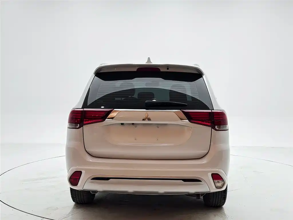 Mitsubishi Outlander 2021 2.0L 2WD Smooth Ride Version 5-Seater фото 5