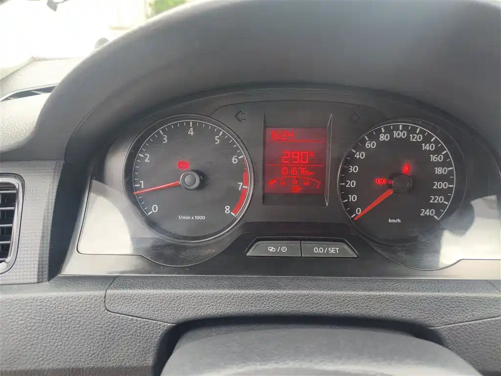 Volkswagen Santana 2015 1.4L Manual Trend Edition фото 12