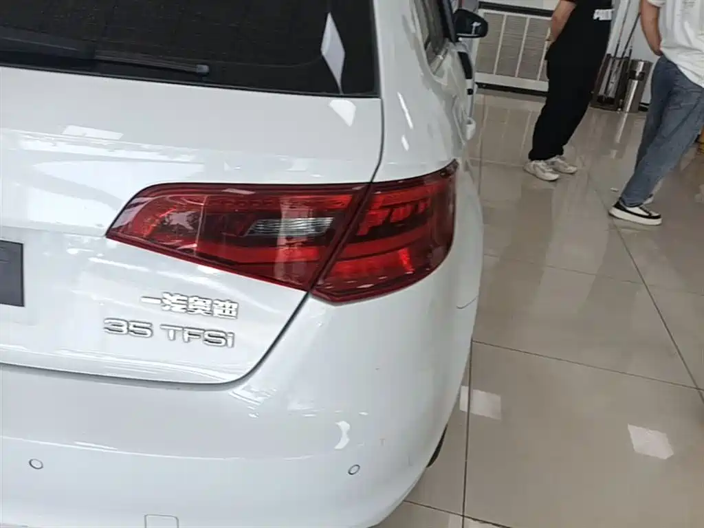 Audi A3 2016 Sportback 35 TFSI Leadership фото 8