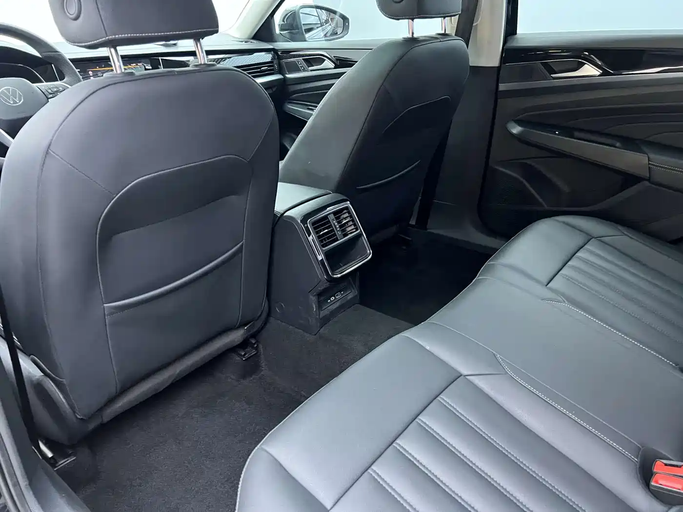 Volkswagen Passat 2022 280TSI Business Edition фото 22