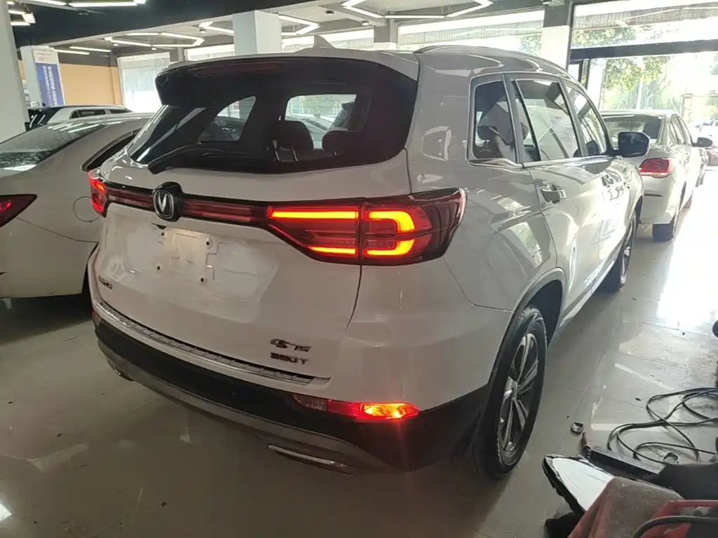 Фото 7 - Changan CS75