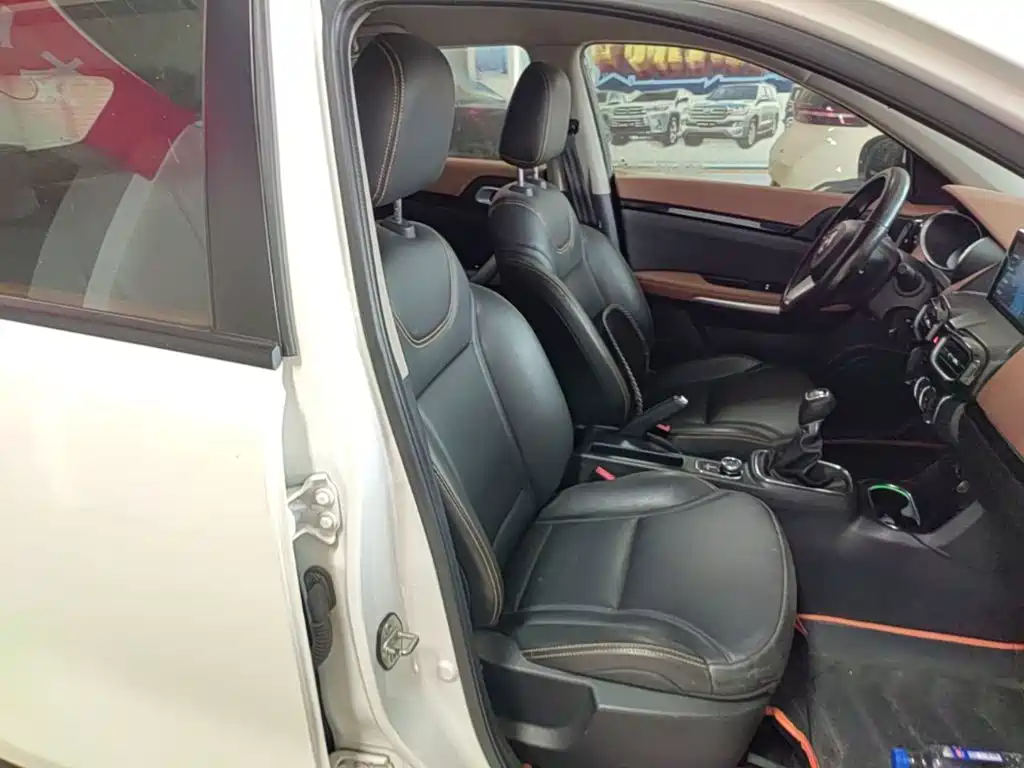 Dongfeng Aeolus Dongfeng Fengshen AX4 2018 2017 1.6L Manual Trendy