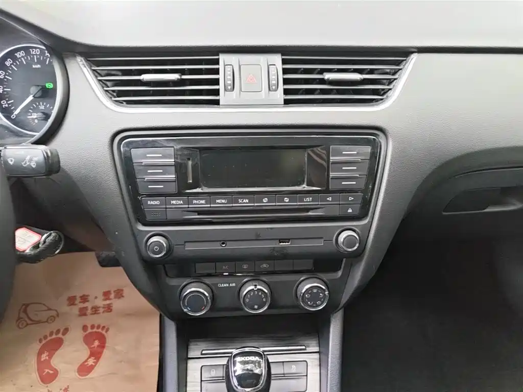 Škoda Octavia 2017 1.6L Automatic Smart Edition фото 13
