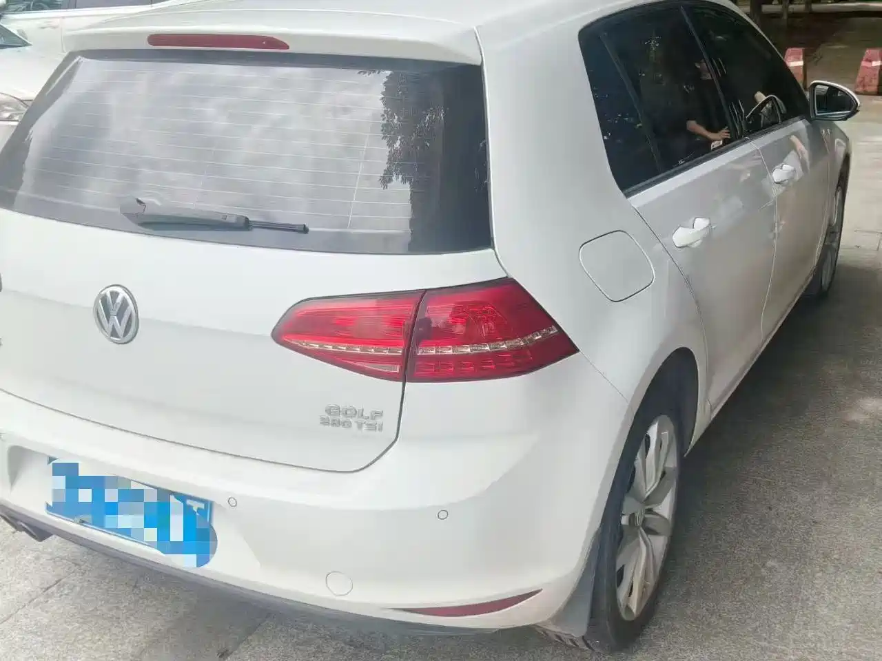 صورة 5 - Volkswagen Golf