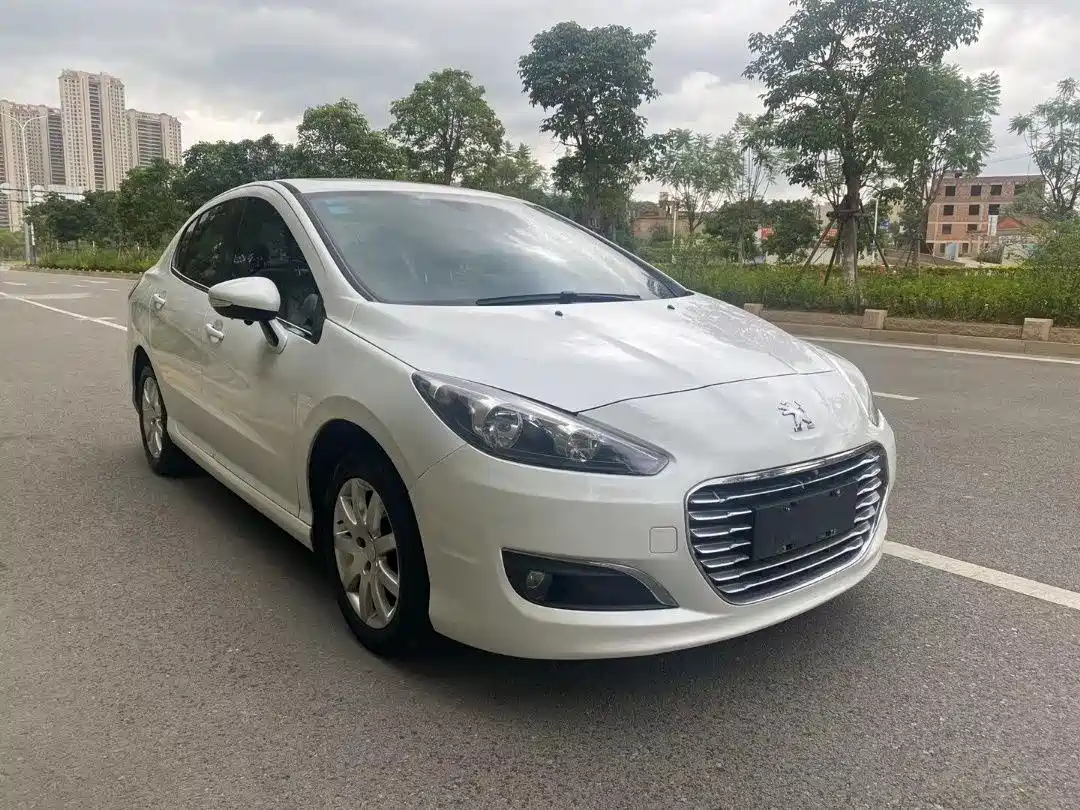 Peugeot 308 2014 Model Joy Edition Classic 1.6L Automatic Superior Style фото 2
