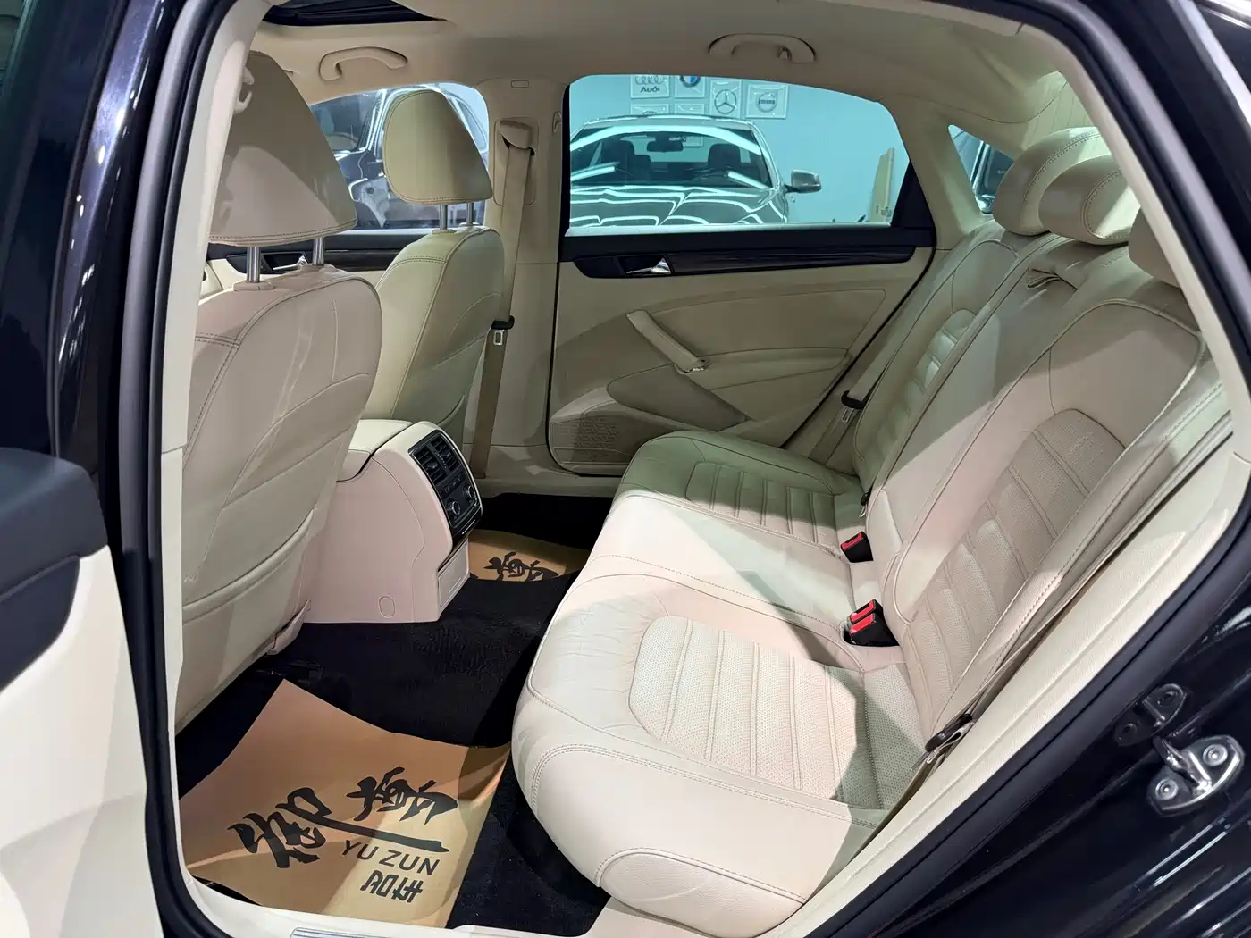 Volkswagen Passat 2014 1.8TSI DSG Executive Edition фото 10