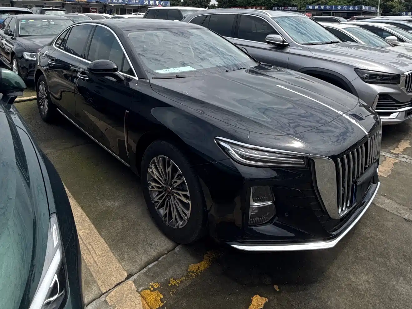 Hongqi H5 2025 1.5T DCT Flag Rhythm 500,000 Units Memorial Edition фото 3
