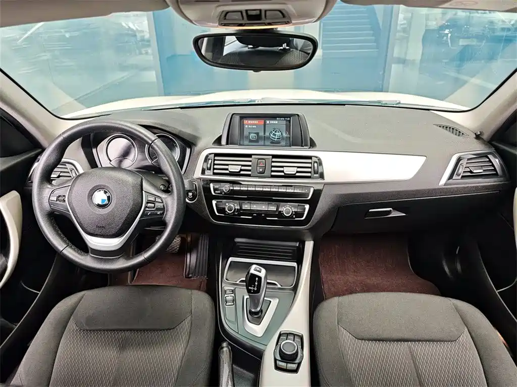 BMW 1 Series (Import) 2018 118i Leading фото 6