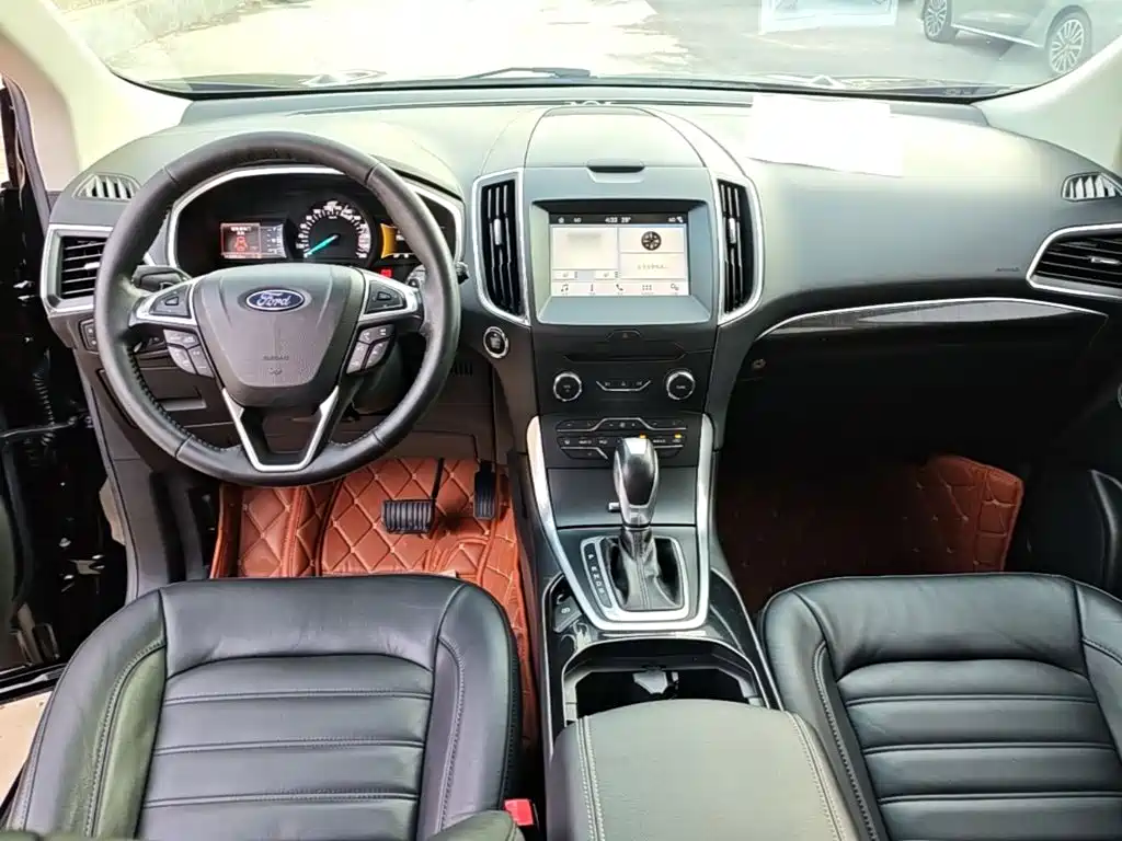 Фото 10 - Ford Edge