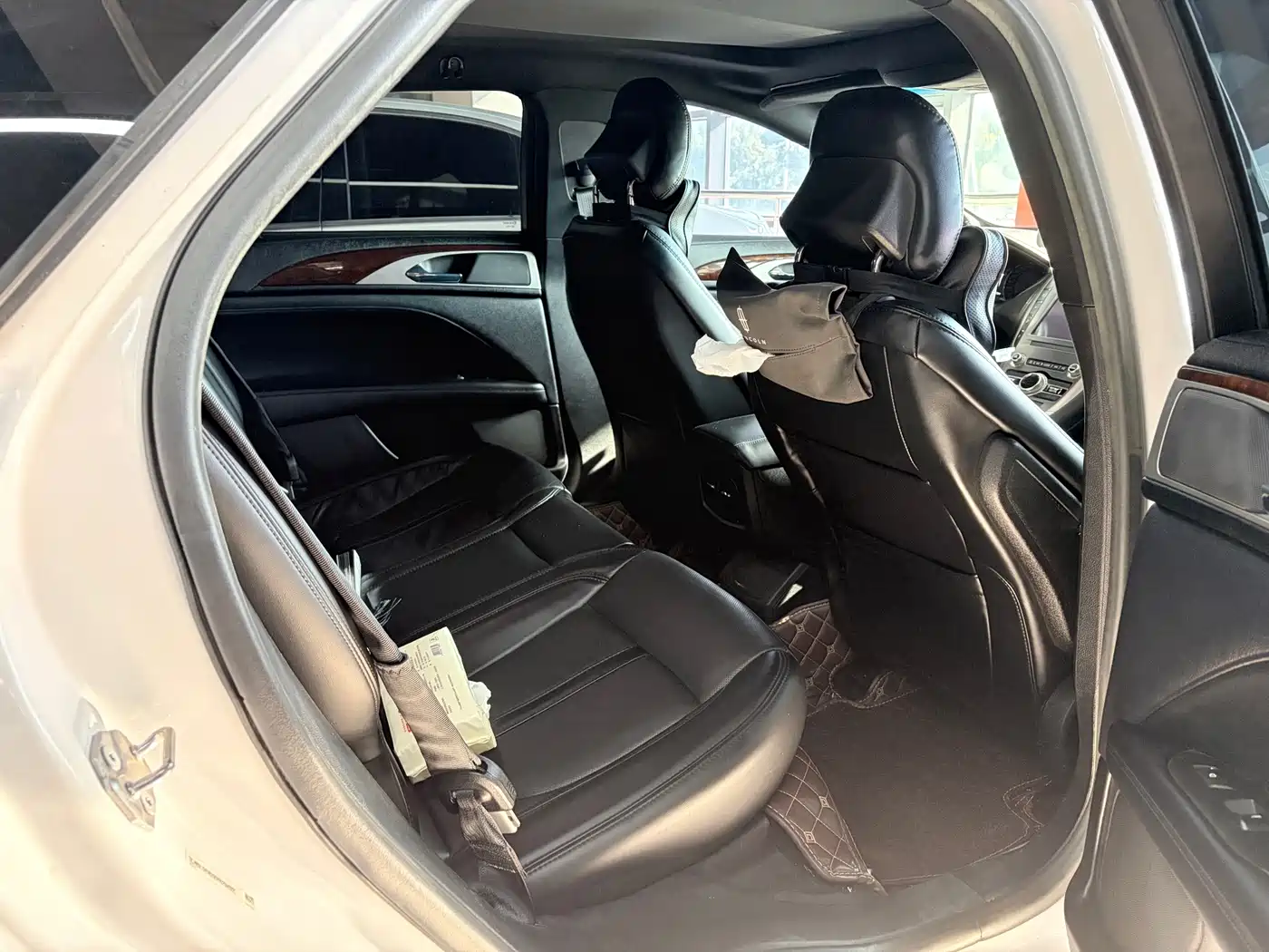 Photo 7 - Lincoln MKZ