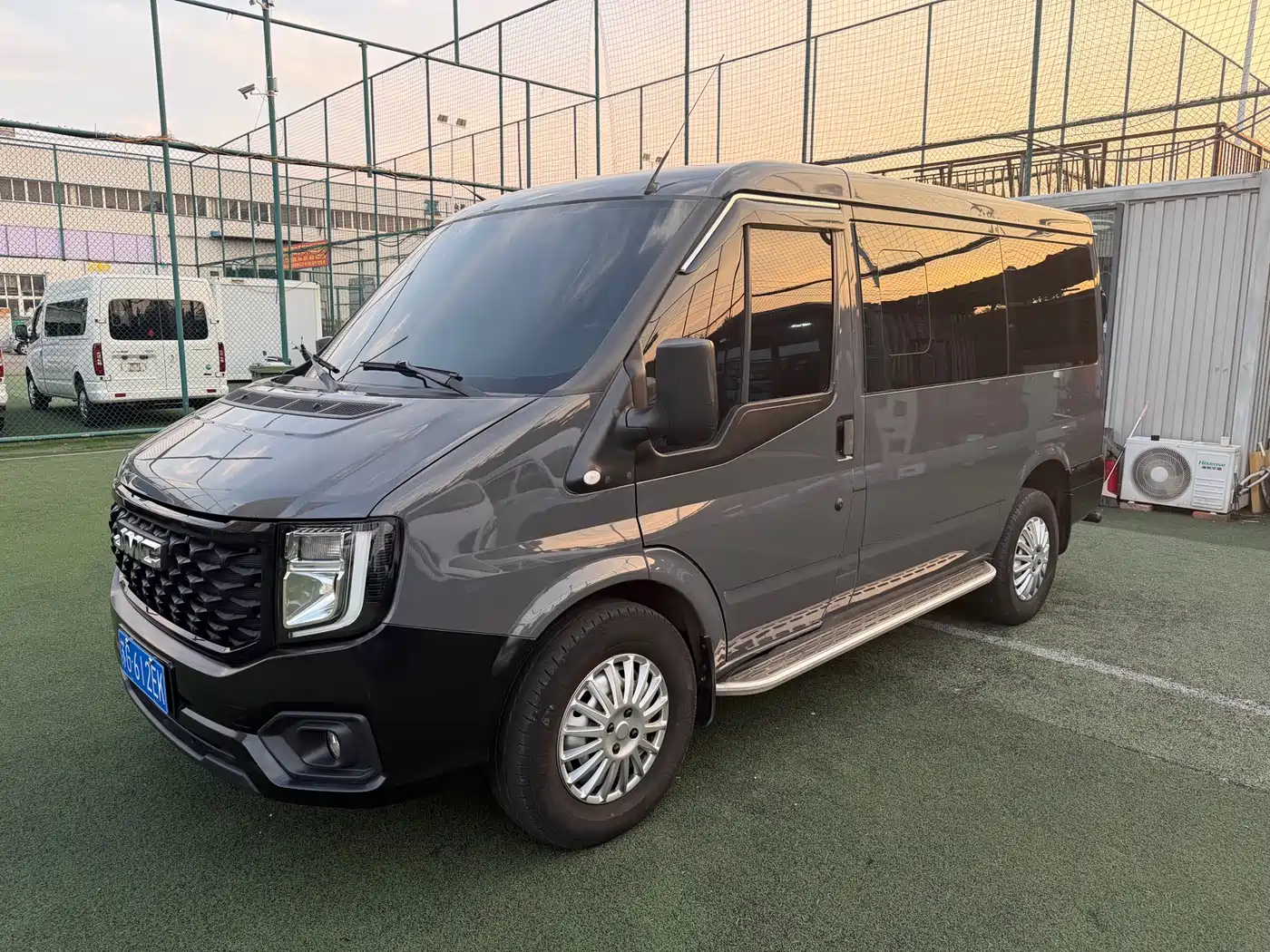 Jiangling JMC Fushun 2024 2025 Model 2.0T 8AT Diesel Short Wheelbase Low Roof Commercial MPV 5/6 Seats Dual-opening Tailgate