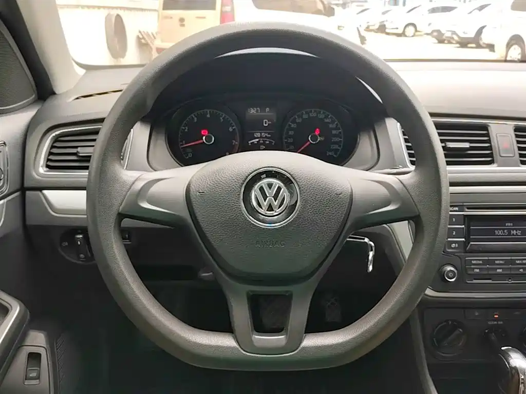 Volkswagen Lavida 2015 1.6L Automatic Trend Edition фото 11