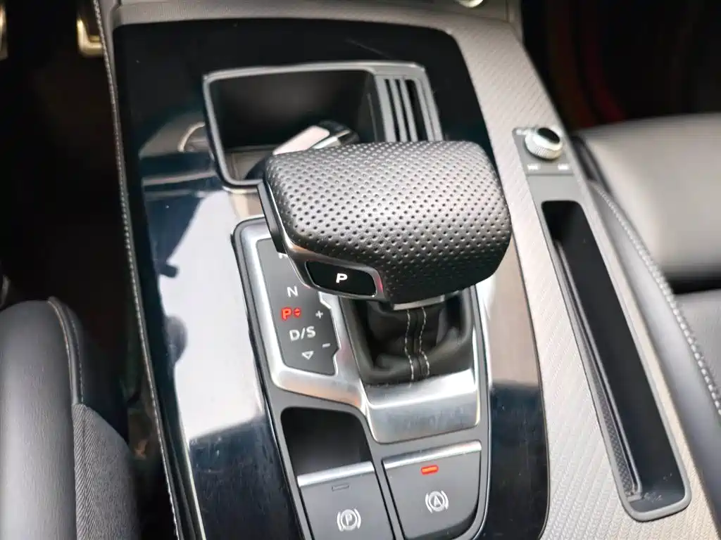 Audi Q5L 2024 Model 40 TFSI Luxury Dynamic фото 19