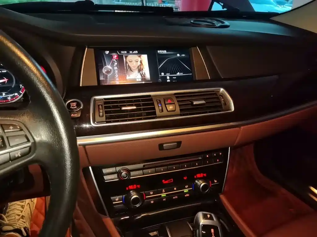 BMW 5 Series GT 2016 2015 528i Leading