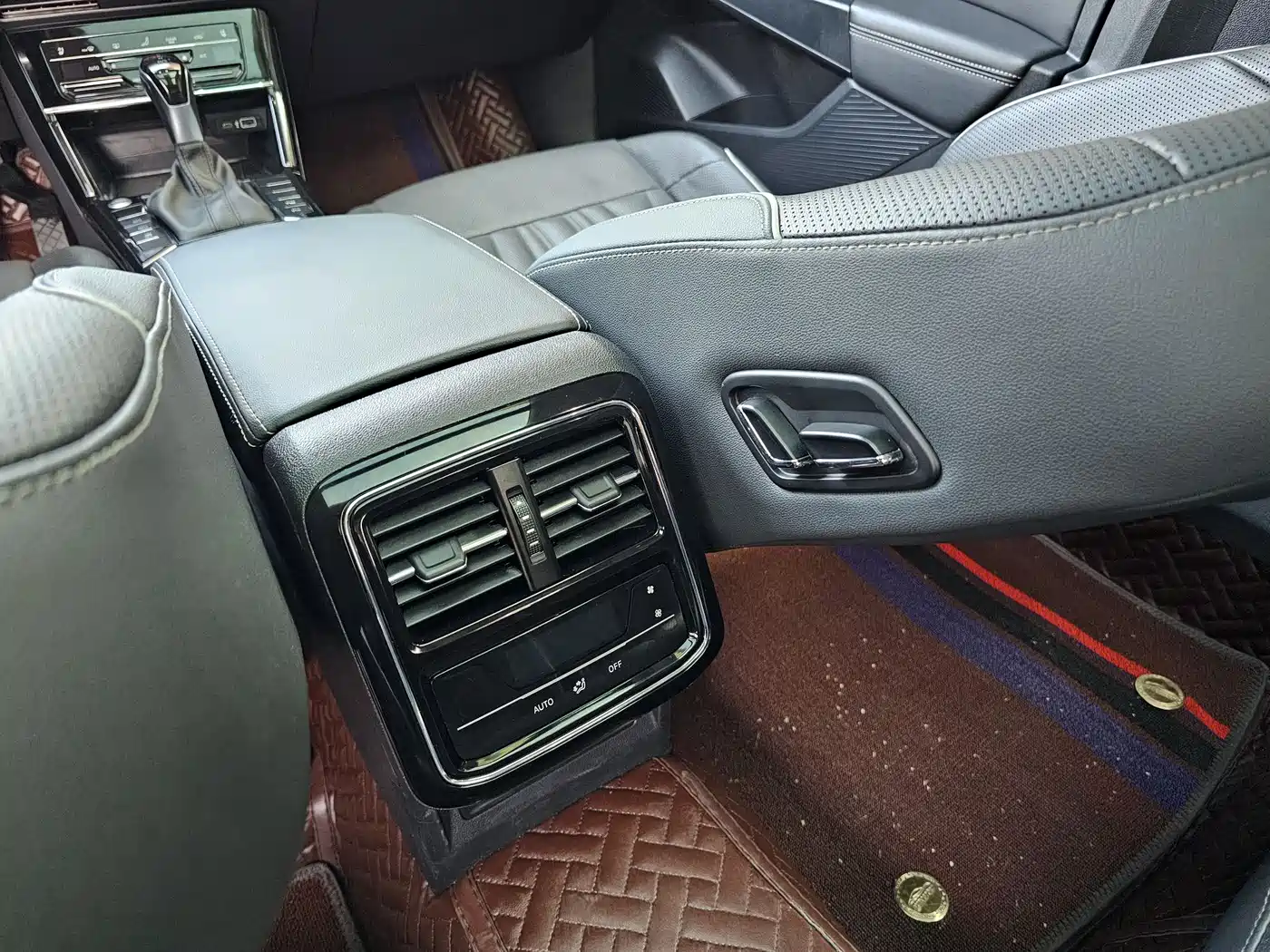 Volkswagen Passat 2022 330TSI Starlight Luxury Edition фото 11