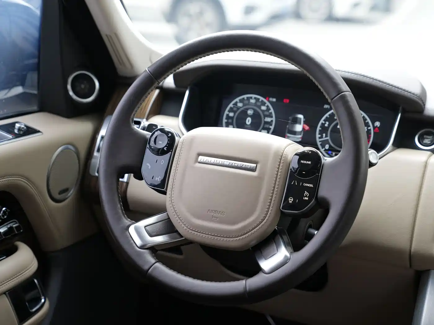 Land Rover Range Rover 2022 3.0 L6 400PS Heritage Extended Classic Edition фото 10