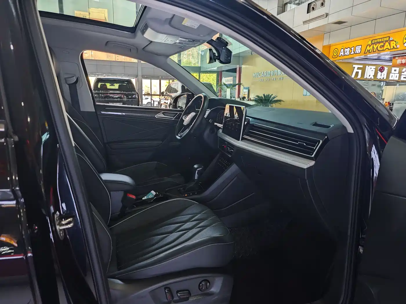 Volkswagen Tiguan L 2023 330TSI Auto 2WD R-Line Premium Edition фото 18
