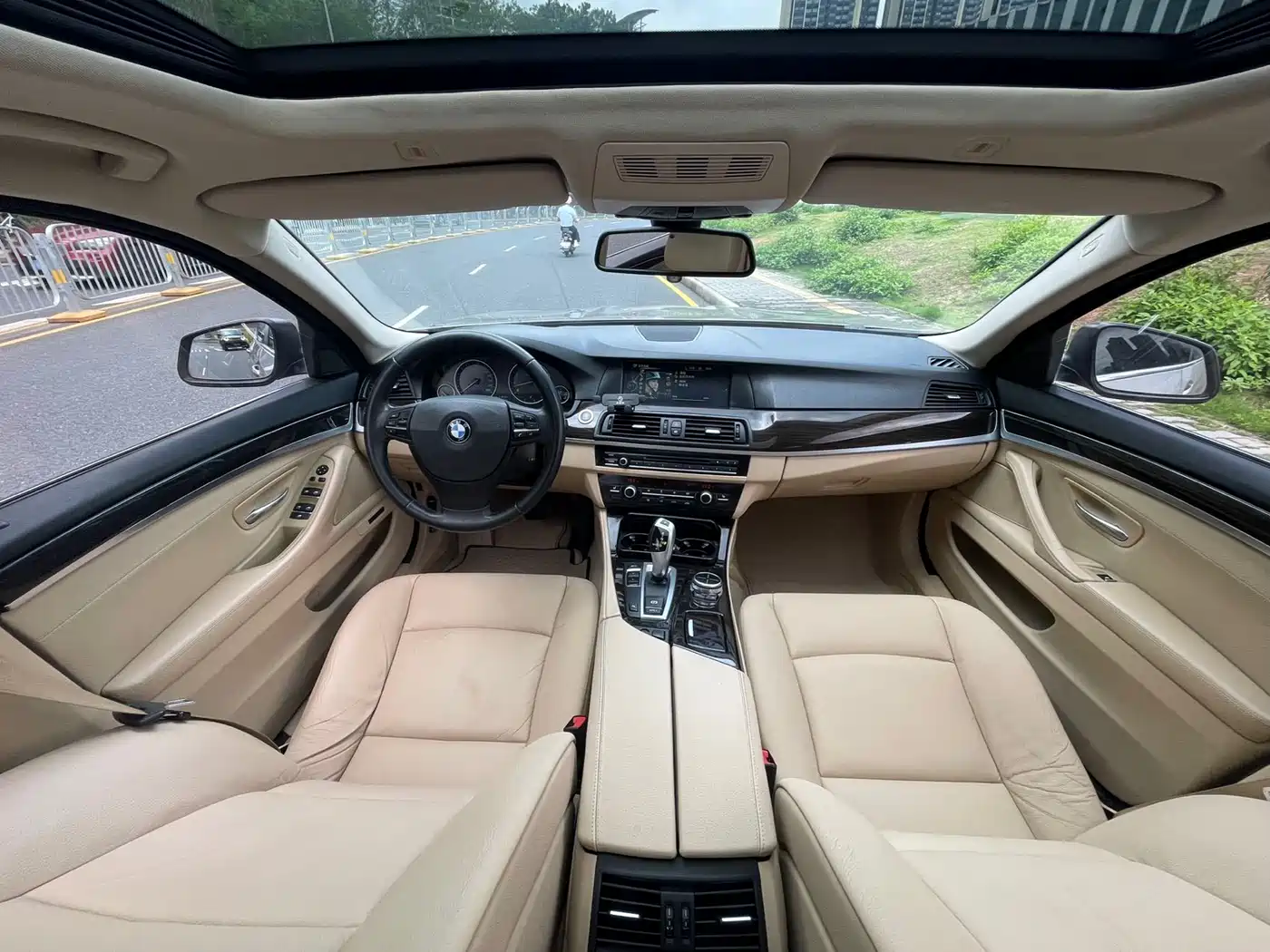 BMW 5 Series 2013 530Li Leadership фото 12