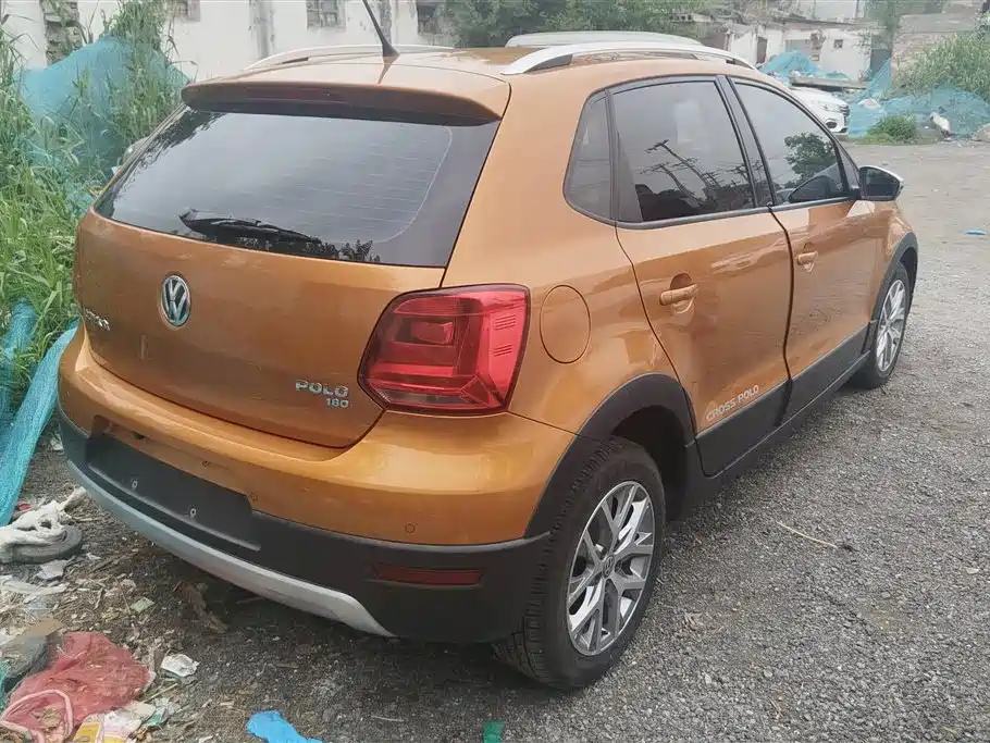 Volkswagen Polo 2016 1.6L Cross Polo Automatic фото 3