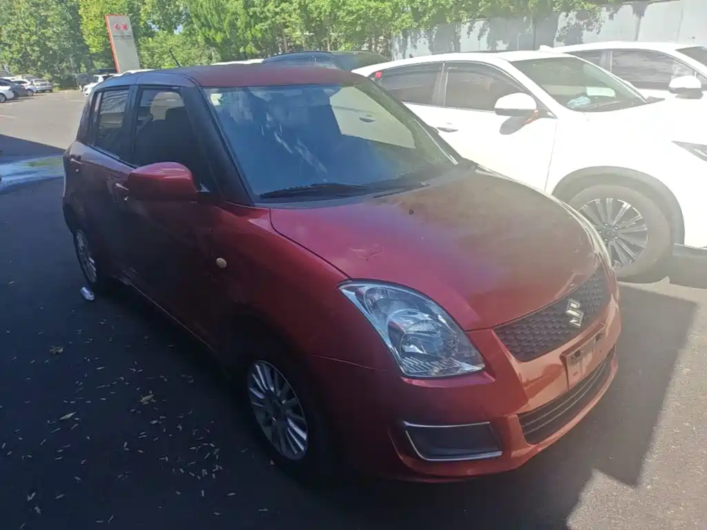 Фото 4 - Suzuki Swift