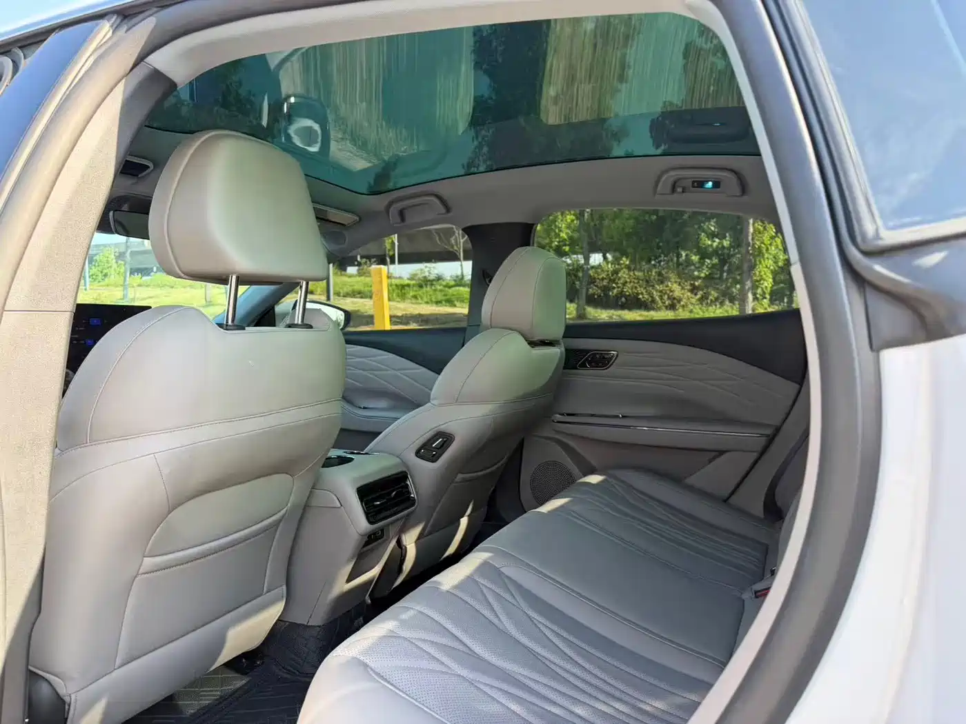 Geely Galaxy Galaxy Xingyao 8 2025 130km EM-i Premium Edition фото 7
