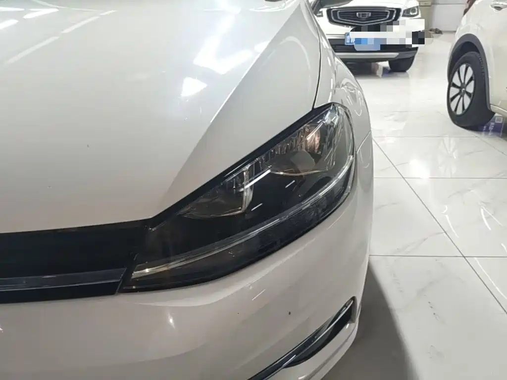 Фото 24 - Volkswagen Golf