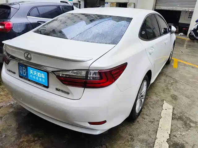 Lexus ES 2015 200 Comfort Edition — фото 2
