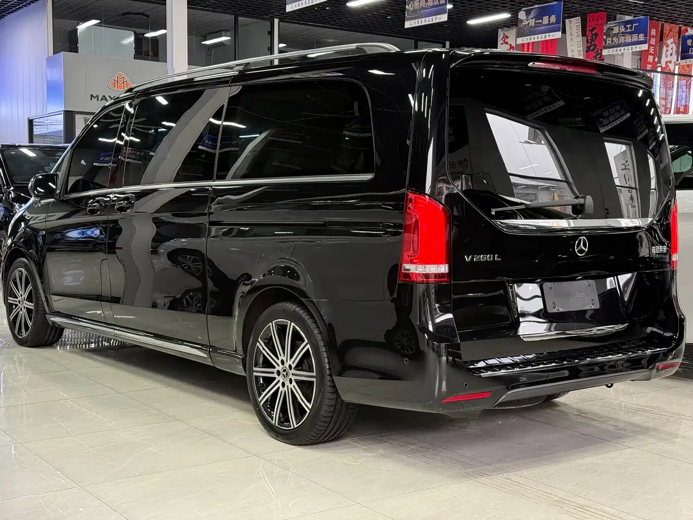 Mercedes-Benz V-Class 2022 V 260 L Long Wheelbase Luxury Edition фото 11