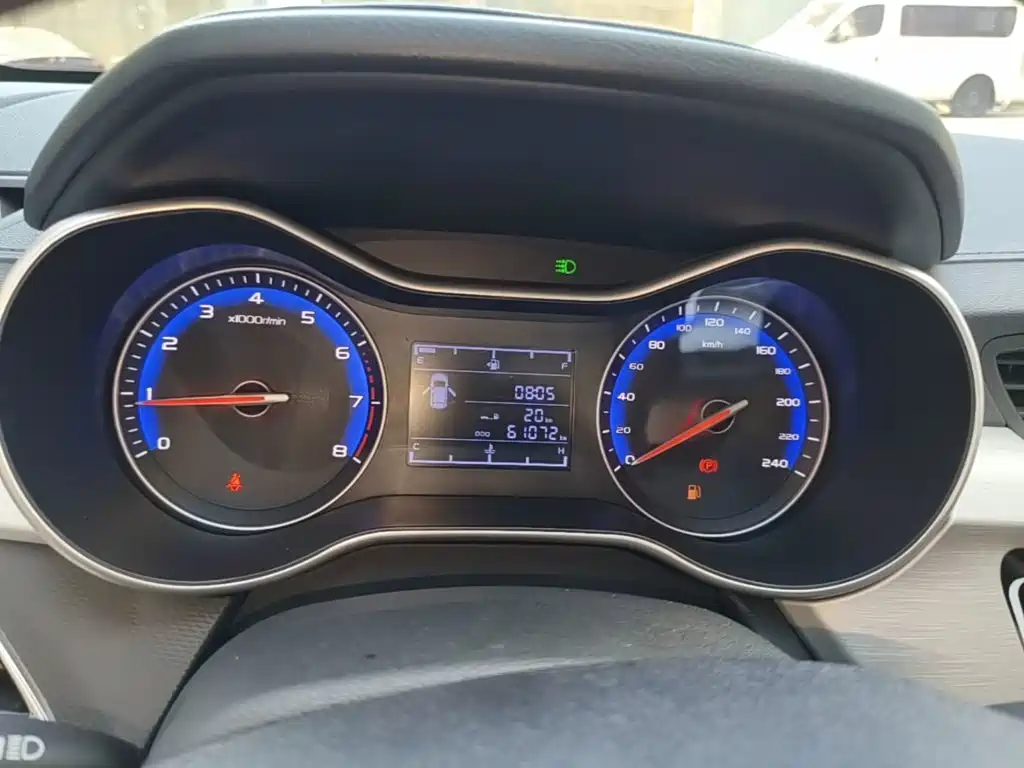 Фото 12 - Geely Vision
