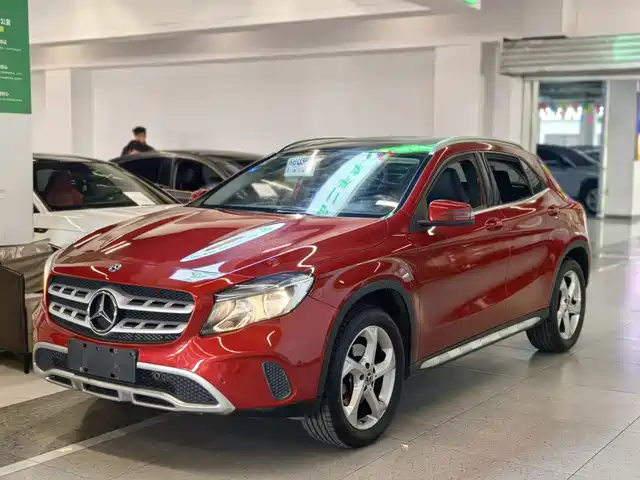 MERCEDES-BENZ GLA