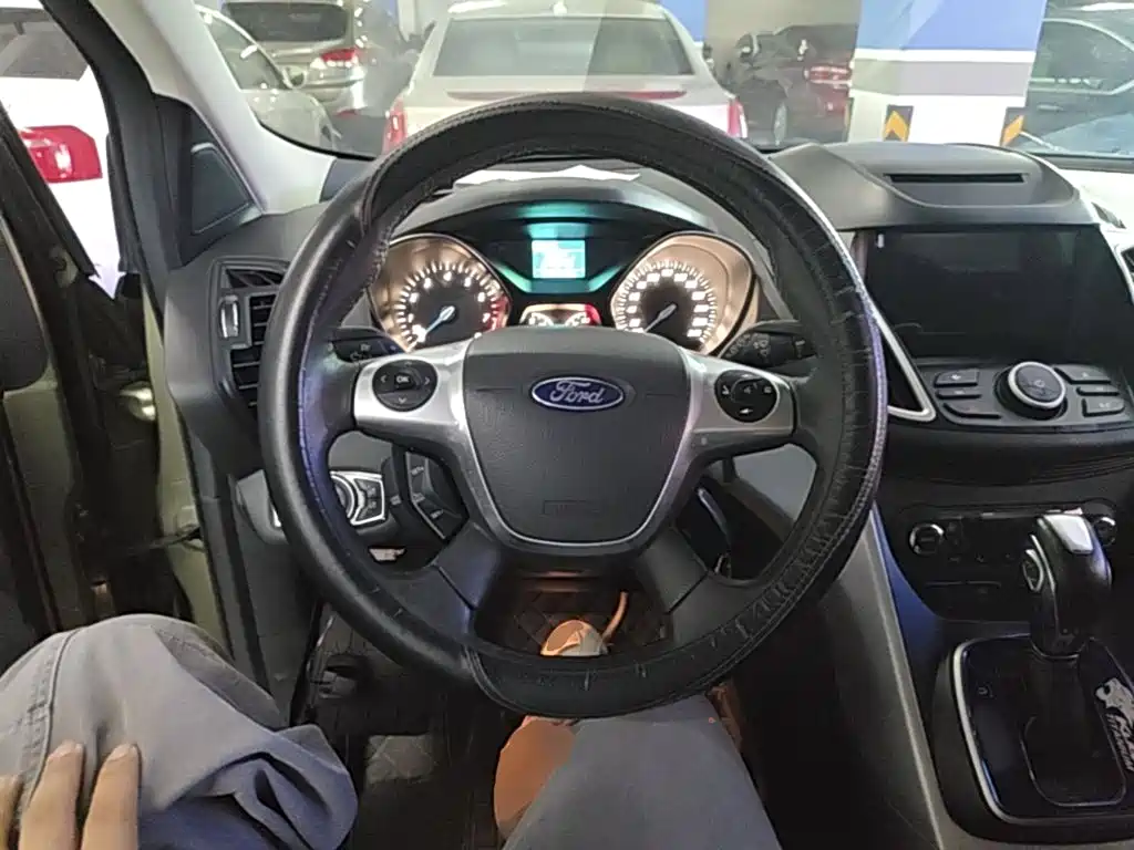 Фото 11 - Ford Kuga