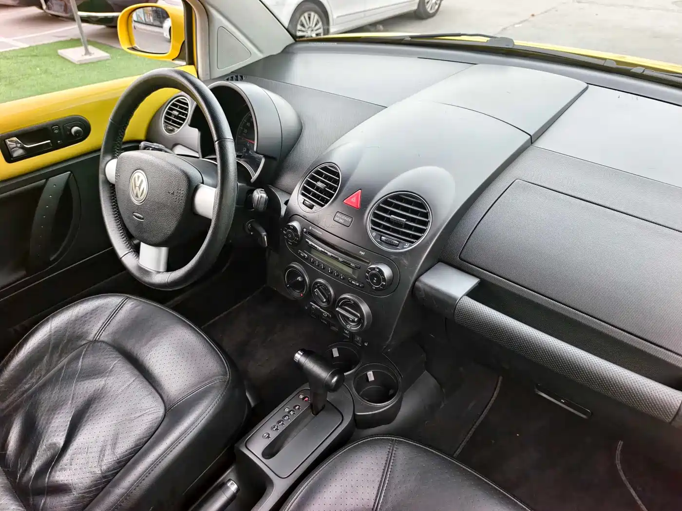 Volkswagen Beetle 2008 1.8T AT Luxury фото 10