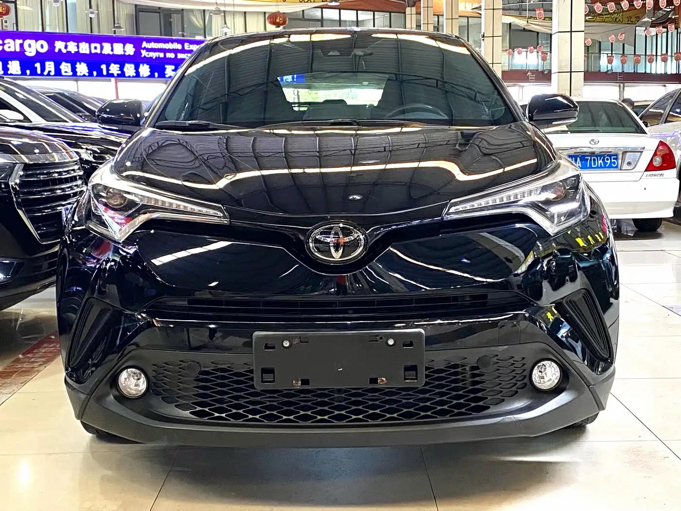 Toyota C-HR 2018 Model 2.0L Luxury Sunroof Version China V фото 2