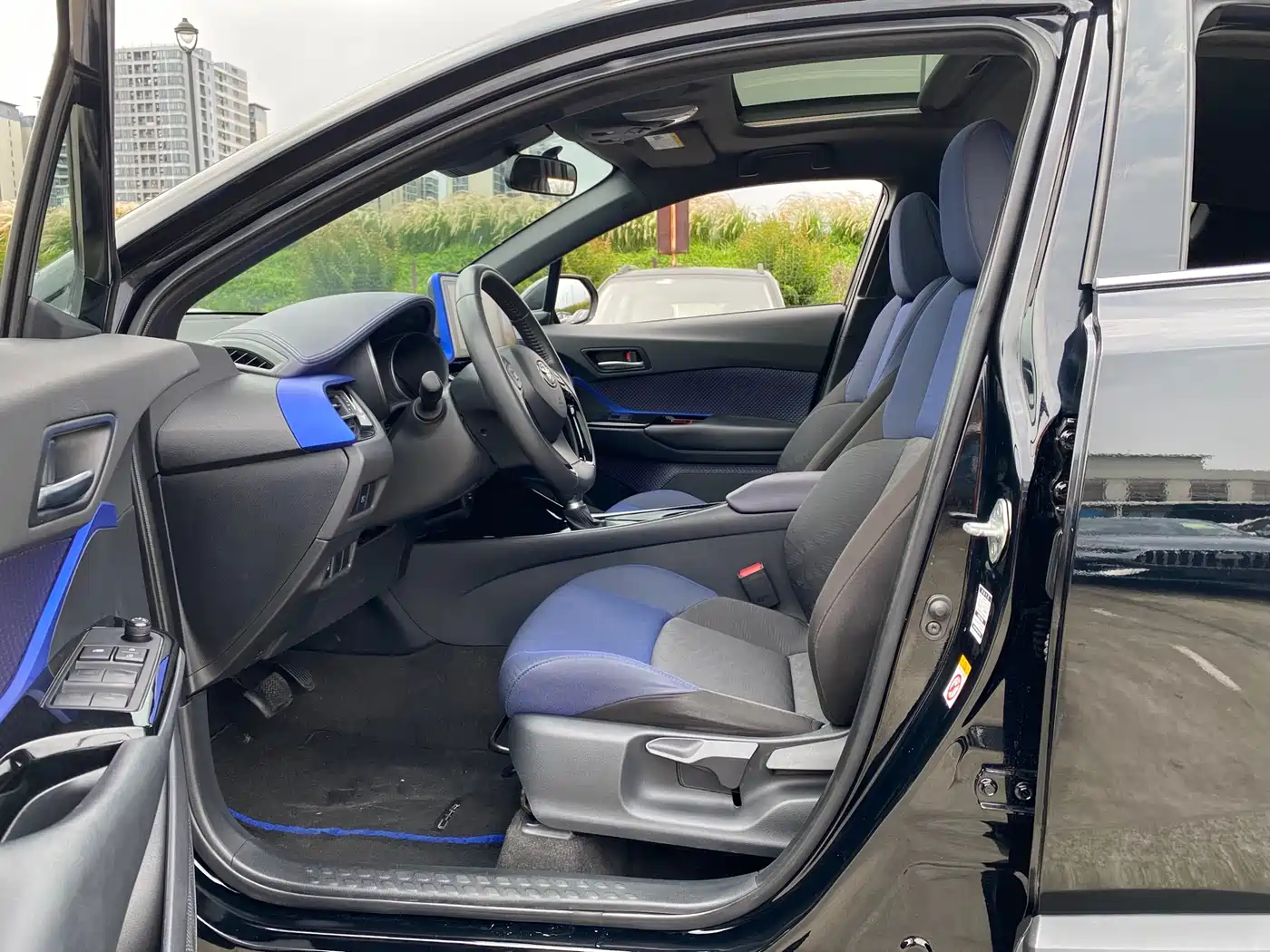 Toyota C-HR 2018 Model 2.0L Luxury Sunroof Version China V фото 5