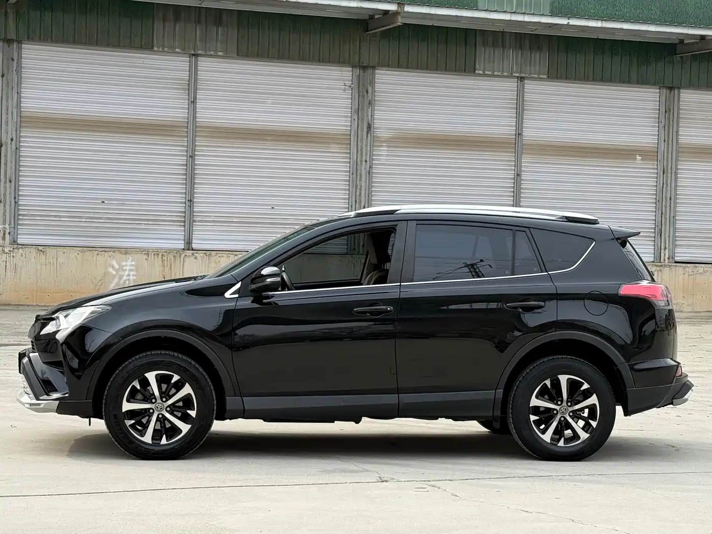 Toyota RAV4 Rongfang 2016 2.0L CVT 2WD Urban (China V) фото 4