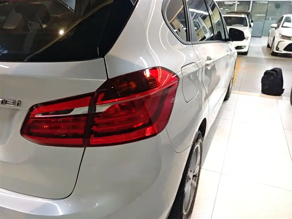 BMW 2 Series Touring 2016 218i Fashion Model фото 8