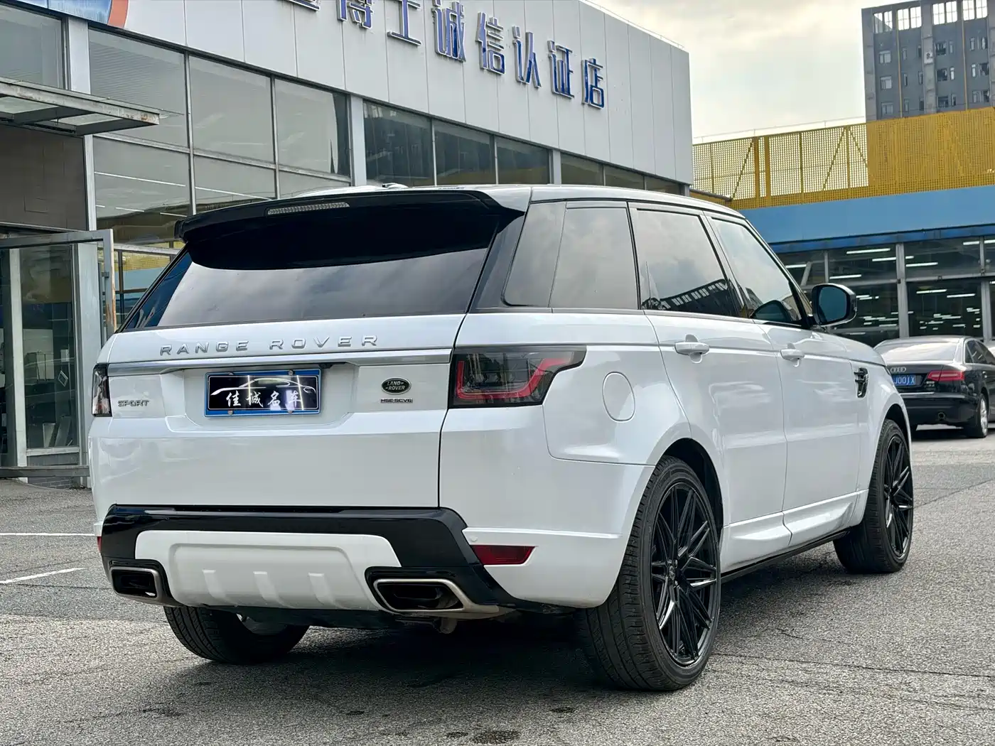 Land Rover Range Rover Sport 2015 3.0 SC V6 HSE фото 2