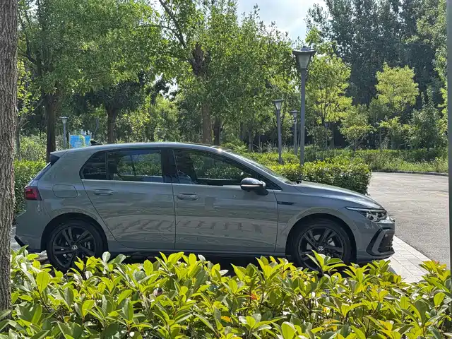 Volkswagen Golf 2023 Facelift 280TSI DSG R-Line — фото 4