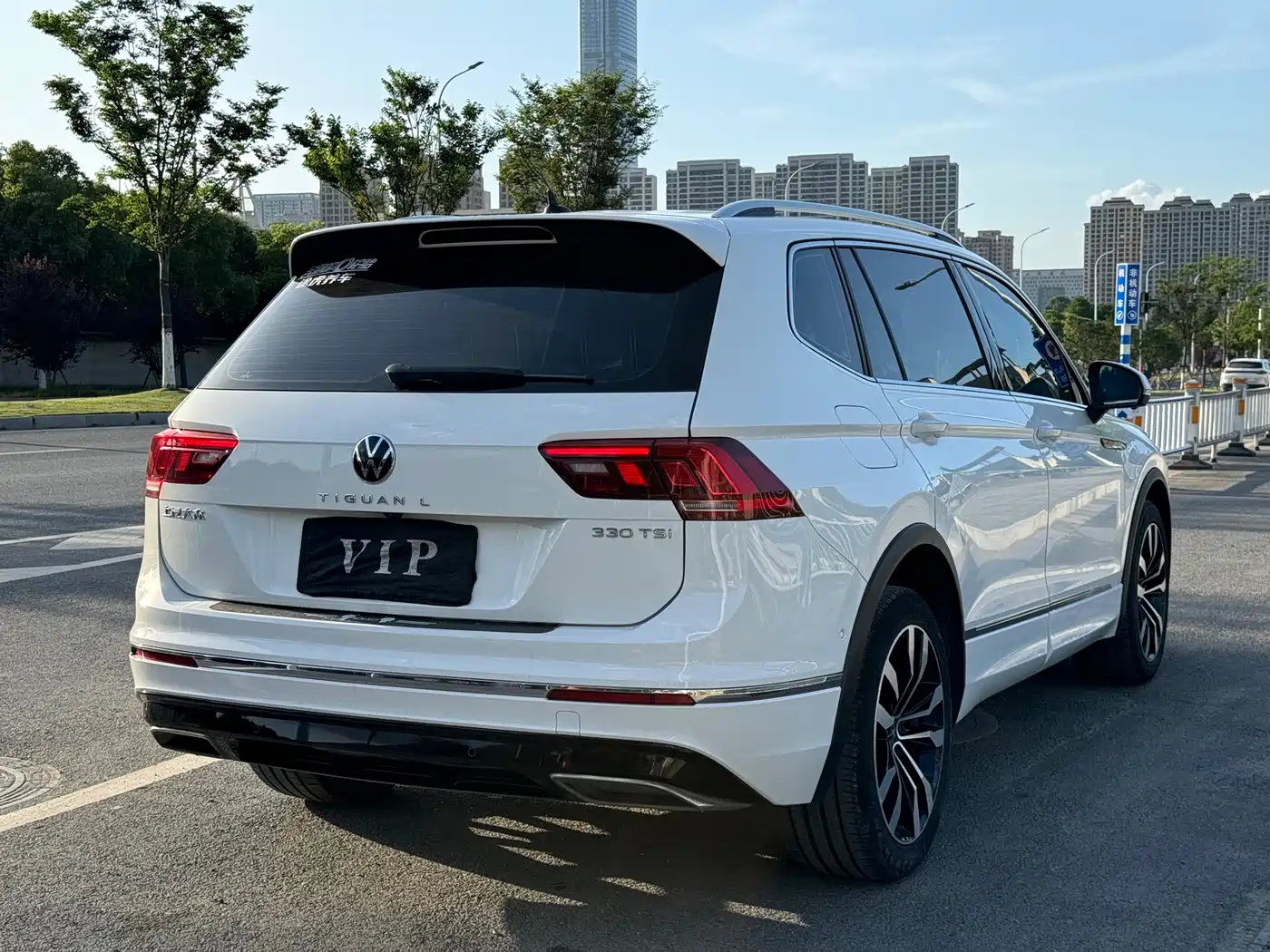 Volkswagen Tiguan L 2021 330TSI Automatic 2WD R-Line Premium фото 6