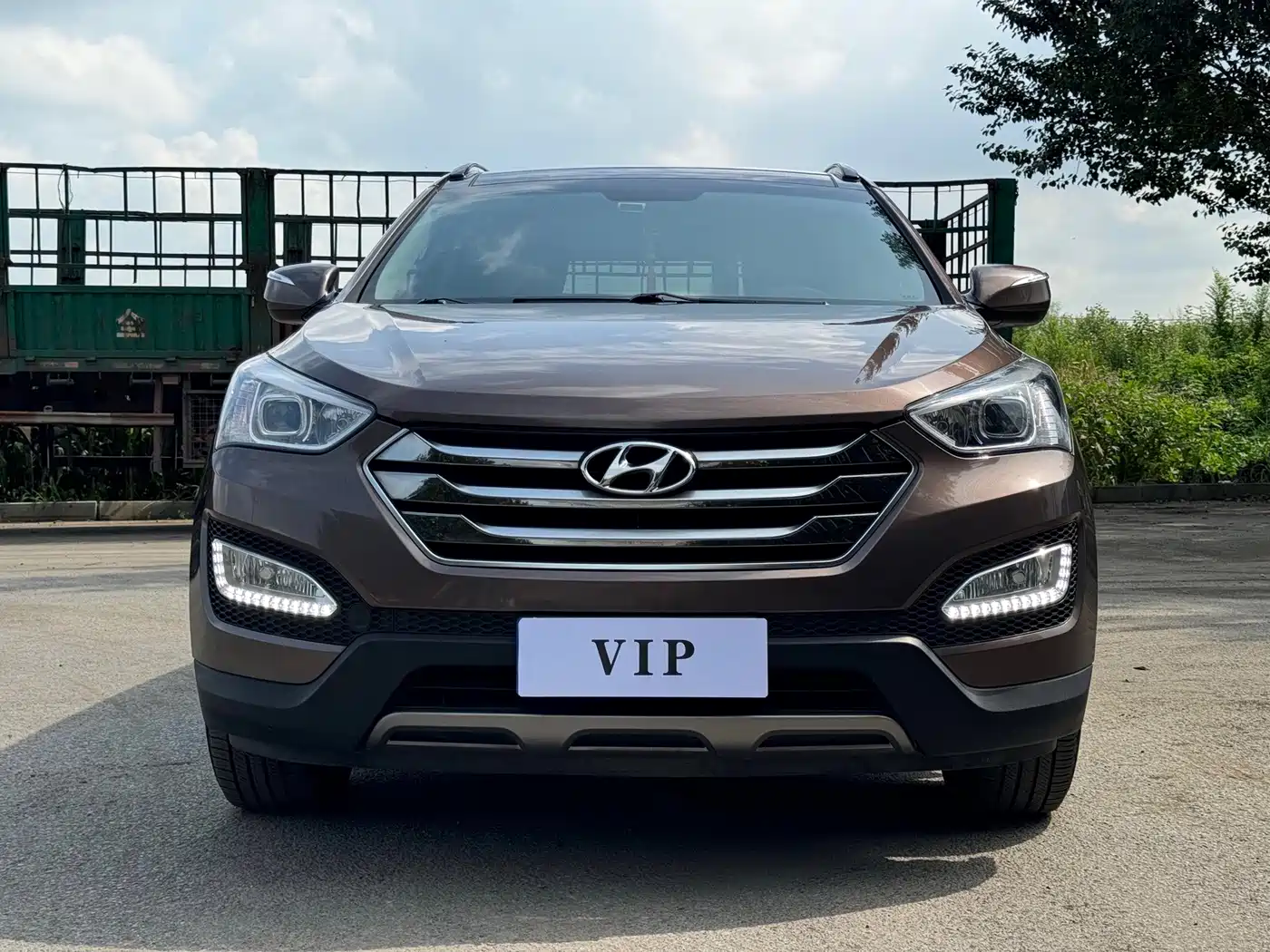 Photo 2 - Hyundai Santa Fe