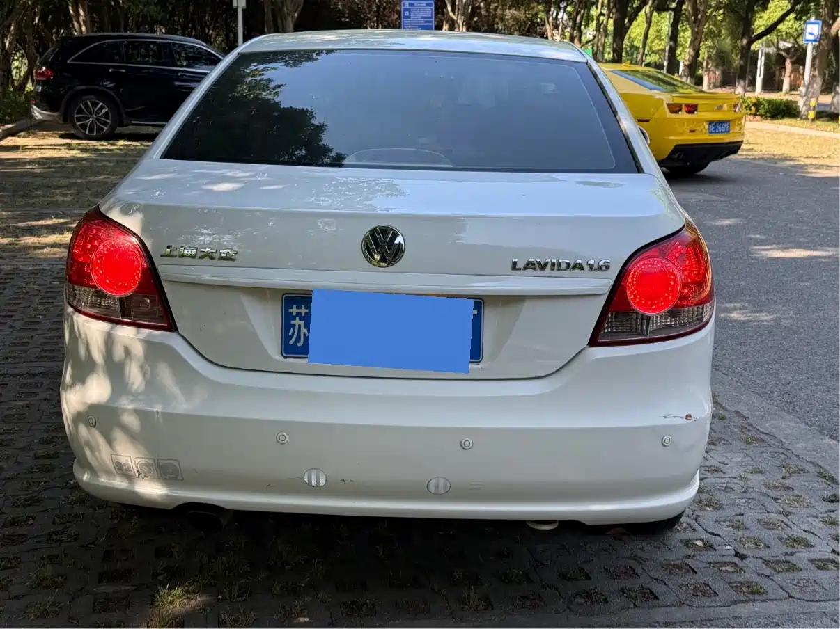 Volkswagen Lavida 2008 1.6L Automatic Elegance фото 4