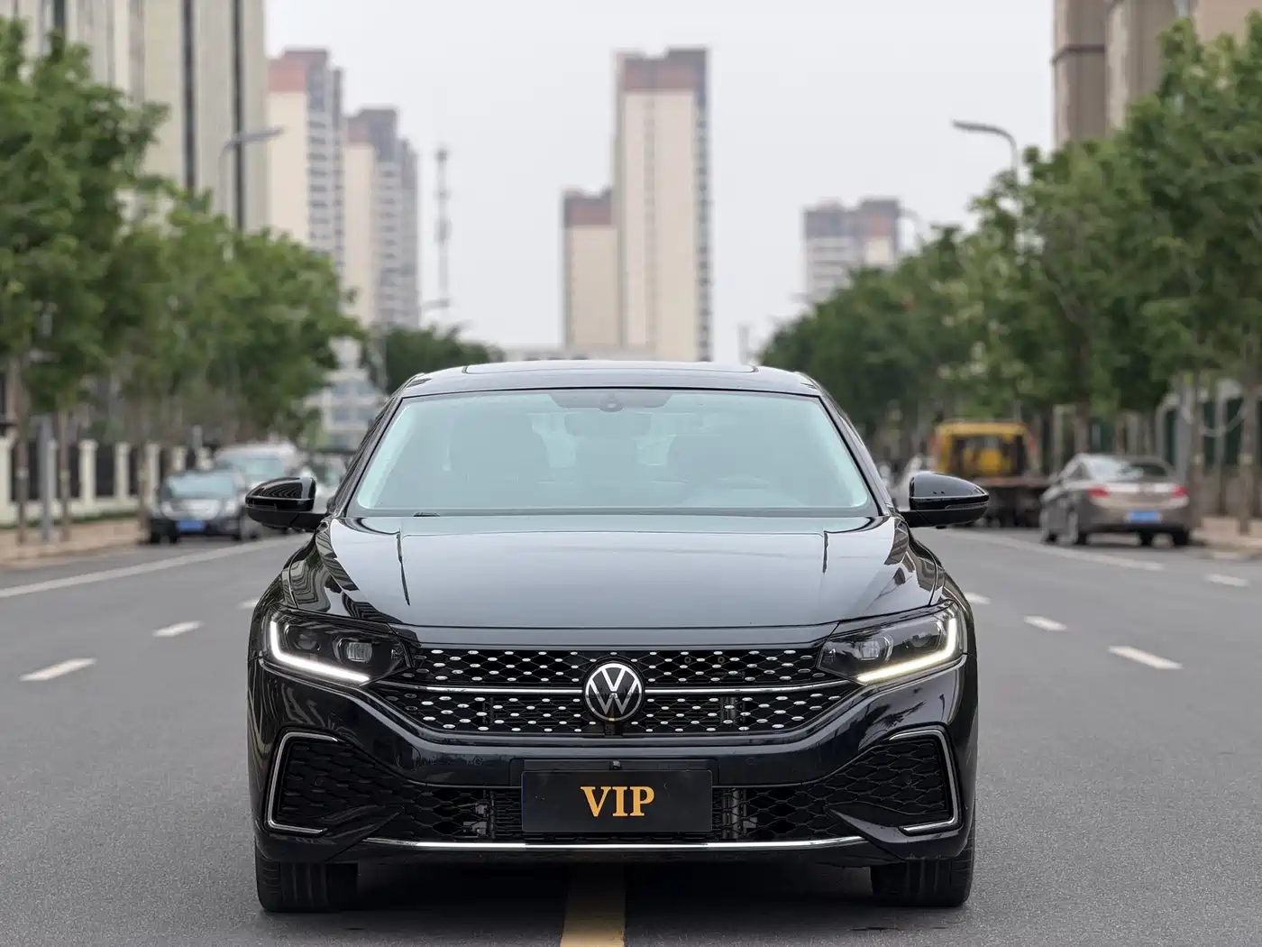 Volkswagen Passat 2024 380TSI Starlight Luxury Edition фото 2