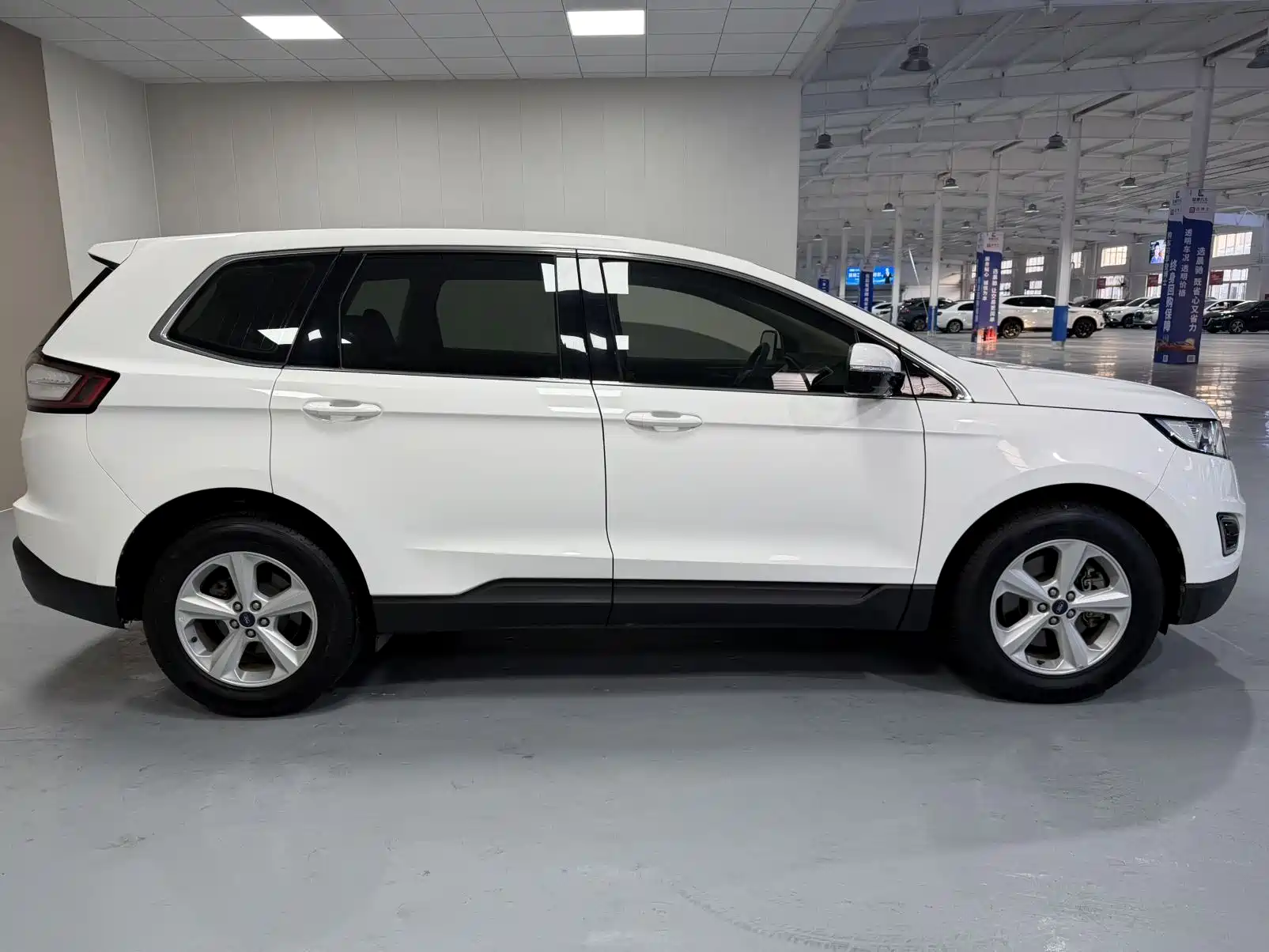 Фото 8 - Ford Edge