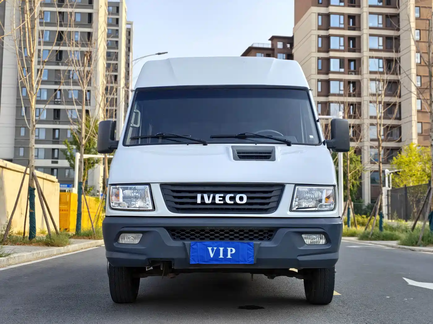 Iveco Daily 2023 2022 2.5T A37 M1 Bus 5-9 Seats Long Wheelbase Medium Roof Dual Tire Sliding Door
